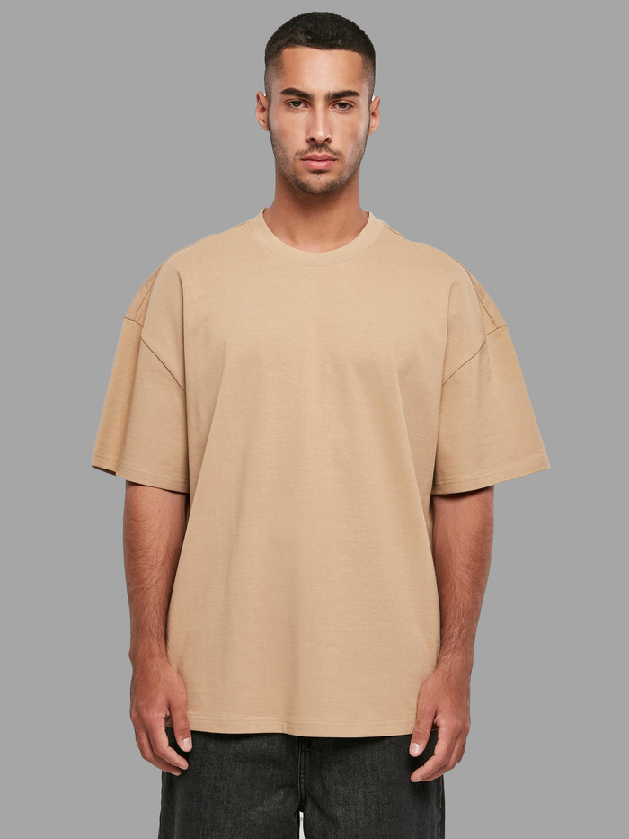 Build Your Brand Ultra Heavy Cotton Box Tee in Beige - Vorderansicht Model Shot